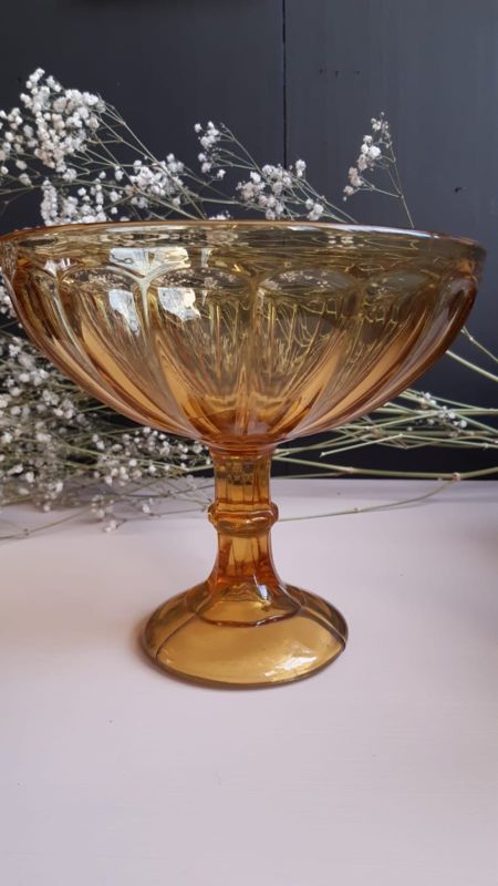 Vintage glazen schaal op voet - okergeel glas