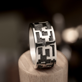 Zilveren ring. 024078