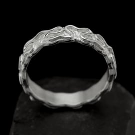 Zilveren ring.  01719