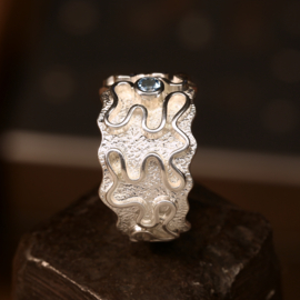 Zilveren ring.  026010