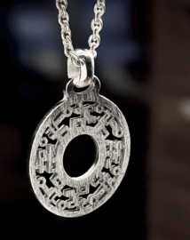 Zilveren hanger.    024054