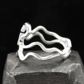 Zilveren ring.     01716