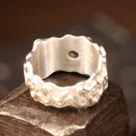 Zilveren ring.  026010
