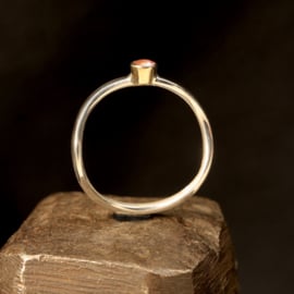 verkocht Zilveren ring met gouden zetting 01553