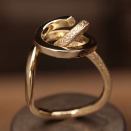 Gouden ring  0645