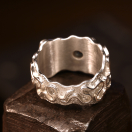 Zilveren ring.  026010
