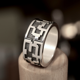Zilveren ring. 024078