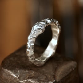 Zilveren ring.   02325