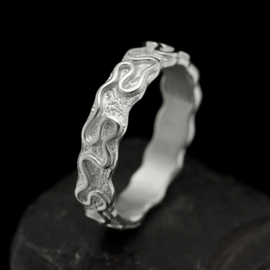 Zilveren ring.  01719