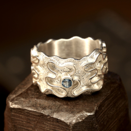 Zilveren ring.  026010