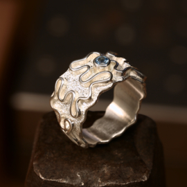 Zilveren ring.  026010