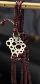 Zilveren armband met koord.  024043