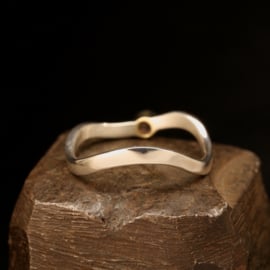 verkocht Zilveren ring met gouden zetting 01553