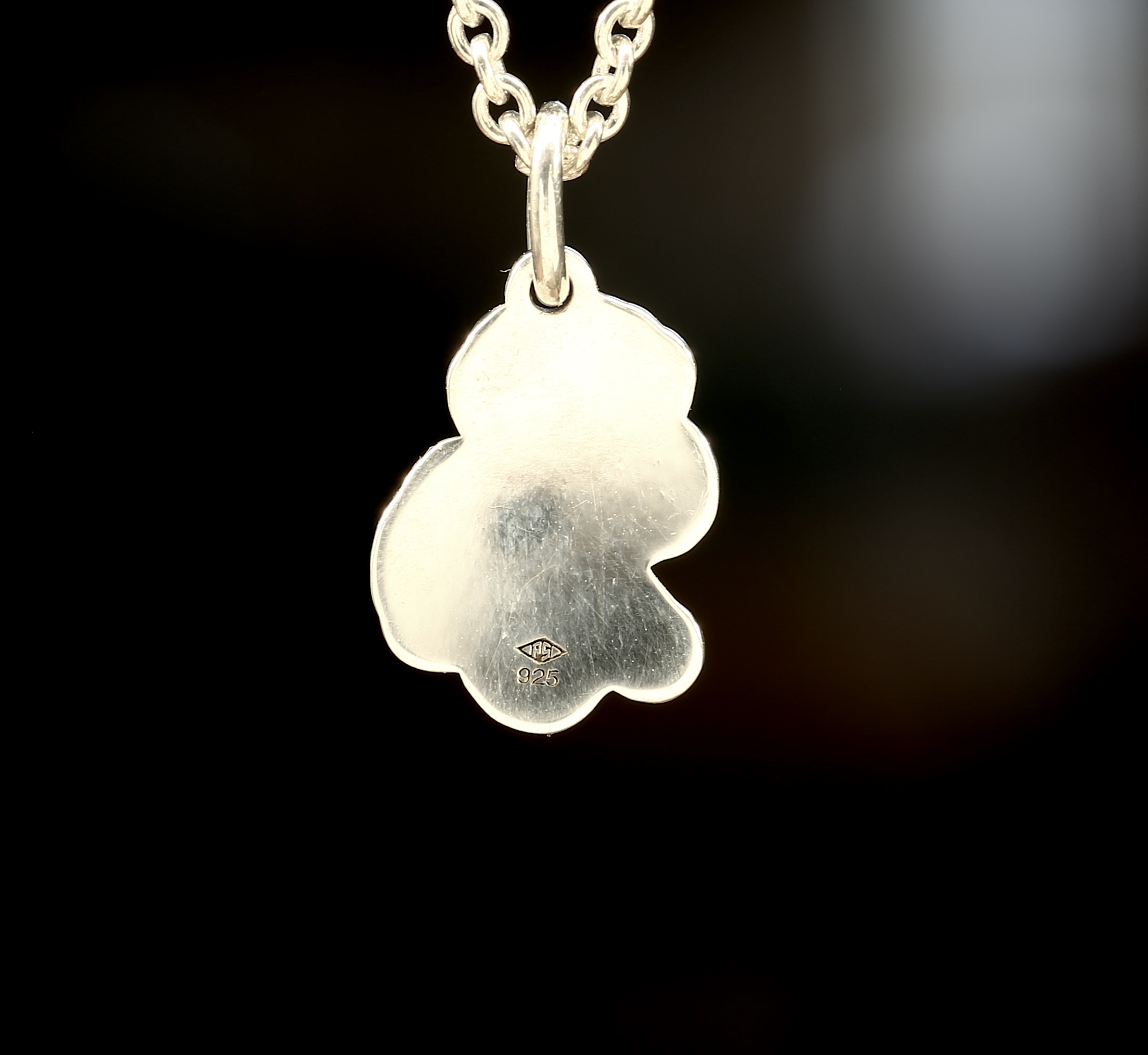 Zilveren hanger.   025018