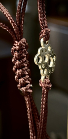 Zilveren armband met koord.  024043