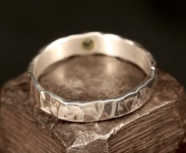 Zilveren ring met peridot. 01705