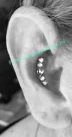 Helixpiercing met 5 steentjes
