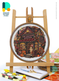 Borduurpakket Awesome Pattern Studio - Haunted Bookshop - Spook Boekenshop
