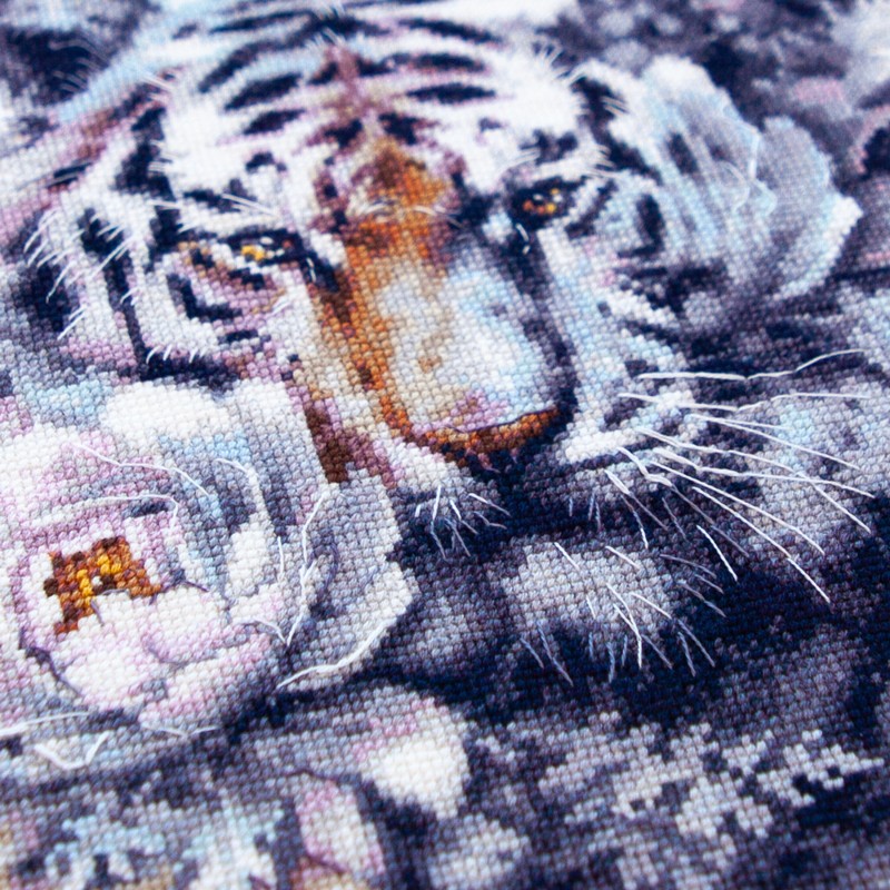 070-014 - The White Tiger - Magic Needle