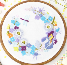 Dragonfly and Flowers - Embroidery (Libelle met Bloemen)