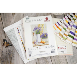 B7063 Borduurpakket Luca-S - Lavender Scent - De Geur van Lavendel