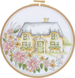 My Cross Stitch – Hoop kit –  Country Retreat (DMC garens)
