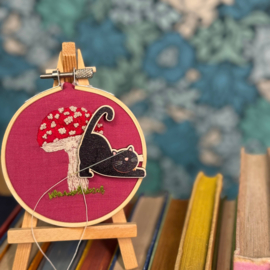Cat Needle Minder - Midnight - The Crafty Kit Company