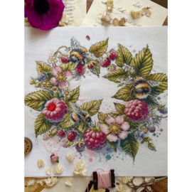 ANM-44 - Raspberries and bumblebees - Frambozen met Bijtjes - Andriana
