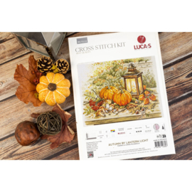 BU5114 Borduurpakket Luca-S - Autumn by Lantern Light - Herfst bij Lantaarn Licht