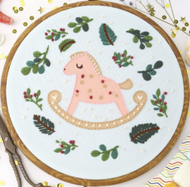 Baby Rocking Horse - Embroidery (Hobbelpaard)