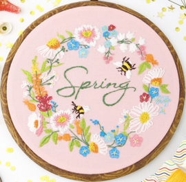 Spring Wreath - Embroidery (Lentekrans)
