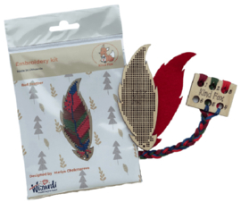 Borduurpakket op hout - Sleutel/Tassenhanger Rode Veer - Kind Fox
