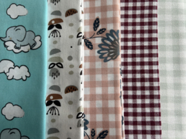 Set van 5 fat quarters Olifant op Wolk - 50 x 55 cm 100% katoen.