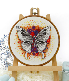 Butterfly (1) - Embroidery (Rode Vlinder)