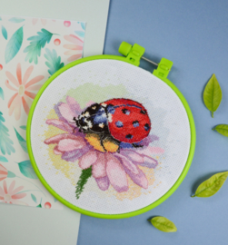 AHM-078 Borduurpakket ABRIS ART - Ladybug - Lieveheersbeestje