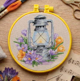 AHM-097 Borduurpakket ABRIS ART - Spring saffron - Lente bloemen