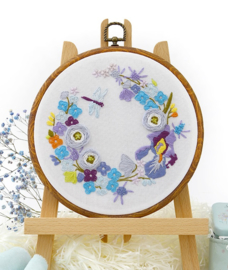 Dragonfly and Flowers - Embroidery (Libelle met Bloemen)