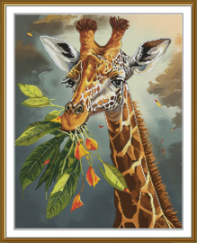CP3430 Borduurpakket Nova Sloboda - Giraffe - Giraf - bedrukte achtergrond
