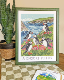 Borduurpakket Lizzie Spikes - A Circus Of Puffins - Bothy Threads