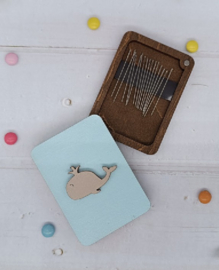 Houten Naaldendoosje Walvis