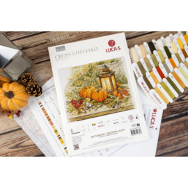 BU5114 Borduurpakket Luca-S - Autumn by Lantern Light - Herfst bij Lantaarn Licht