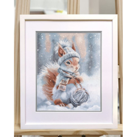 1736  Borduurpakket -  Fluffy little crafty squirrel - OVEN