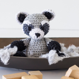 Raccoon Ricky  - Eco Barbante - Amigurumi (complete set inclusief haaknaald)