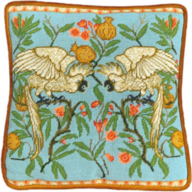 PETIT POINT BORDUURPAKKET WALTER CRANE - COCKATOO AND POMEGRANATE TAPESTRY - BOTHY THREADS