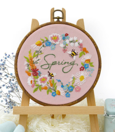 Spring Wreath - Embroidery (Lentekrans)