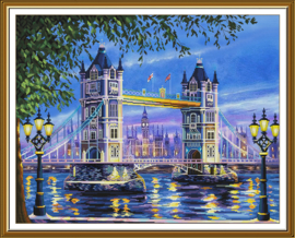 CP3425 Borduurpakket Nova Sloboda - Tower Bridge at Night - Tower Bridge in de Nacht - bedrukte achtergrond