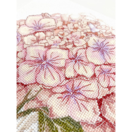 AH-309 Borduurpakket ABRIS ART -  A Fragile Bloom