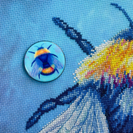 Needle Minder - The Queen - Bothy Threads
