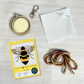 Borduurpakket Matchbox Love the Earth, Love the Bees - The Crafty Kit Company
