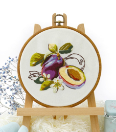 Plum - Embroidery (Pruim)